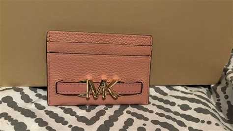 michael kors card holder with scallops pink